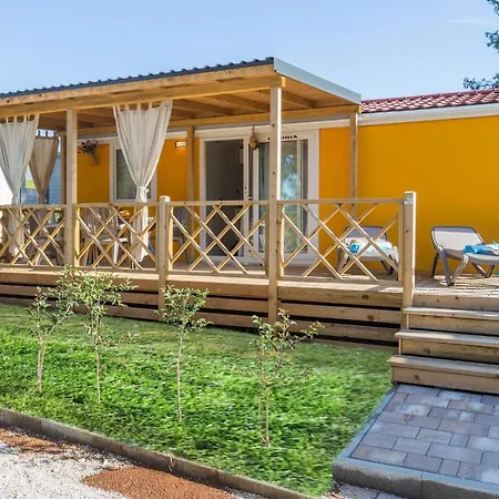 Camping Adria Mobile Homes Lanterna 假日公园 波雷奇